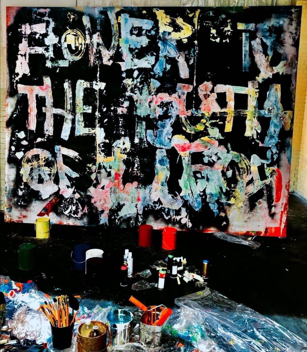 权志龙,涂鸦出色彩强烈的艺术家