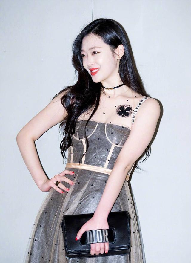 人间水蜜桃崔雪莉明明五官一般为什么能美的既清纯又妩媚