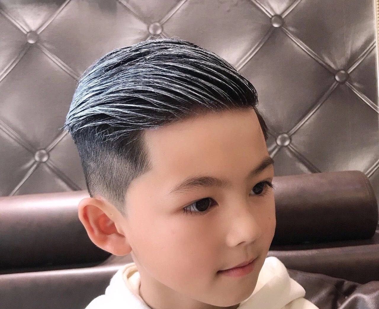 小朋友发型帅的不得了盘它
