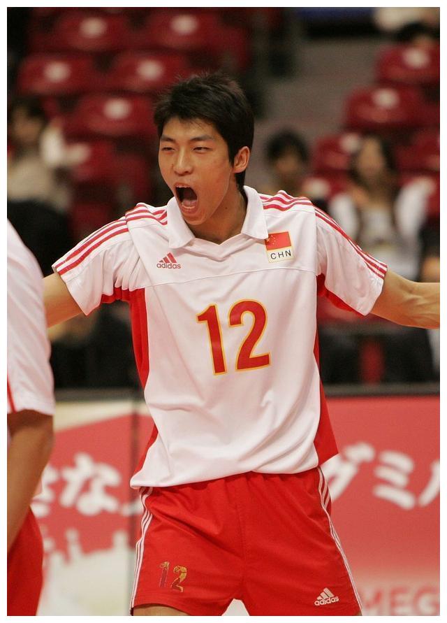 排球,沈琼晒结婚照拍摄花絮,娇妻首度露面,钻石王老五被征服了