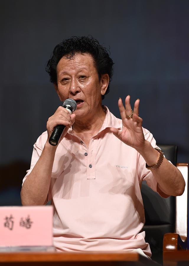 西游记主创重聚六小龄童重现美猴王经典动作