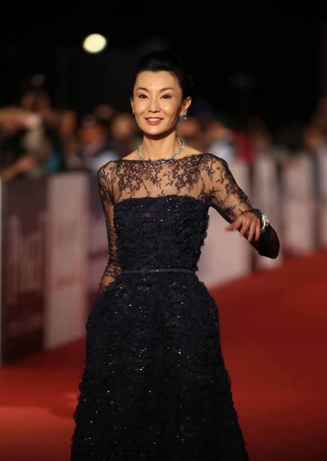 张曼玉也太美了吧穿蓝色礼服精致优雅你不服老的样子真好看