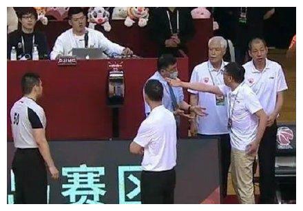 姚明重罚引爆讨论,裁判误判48小时完全没事,网友:必须给个说法