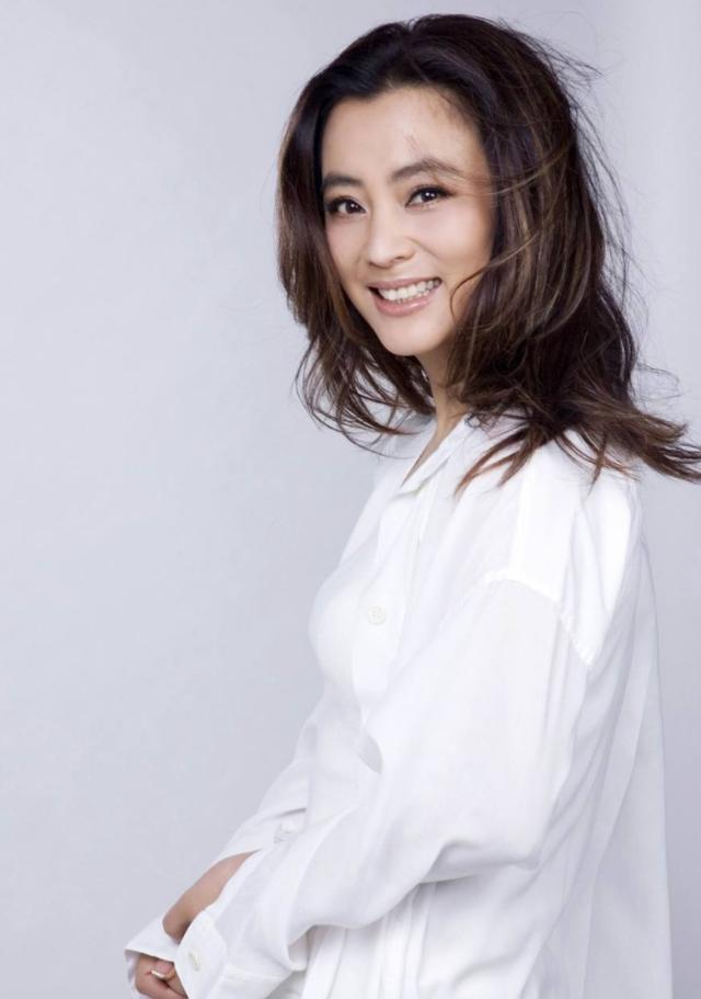 她就是李玲玉,1963年4月9日出生于上海,中国流行音乐歌手,演员.