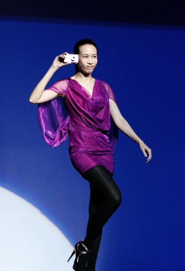 不愧是三千万美腿莫文蔚穿裙子踩恨天高身材比例好到让人称绝