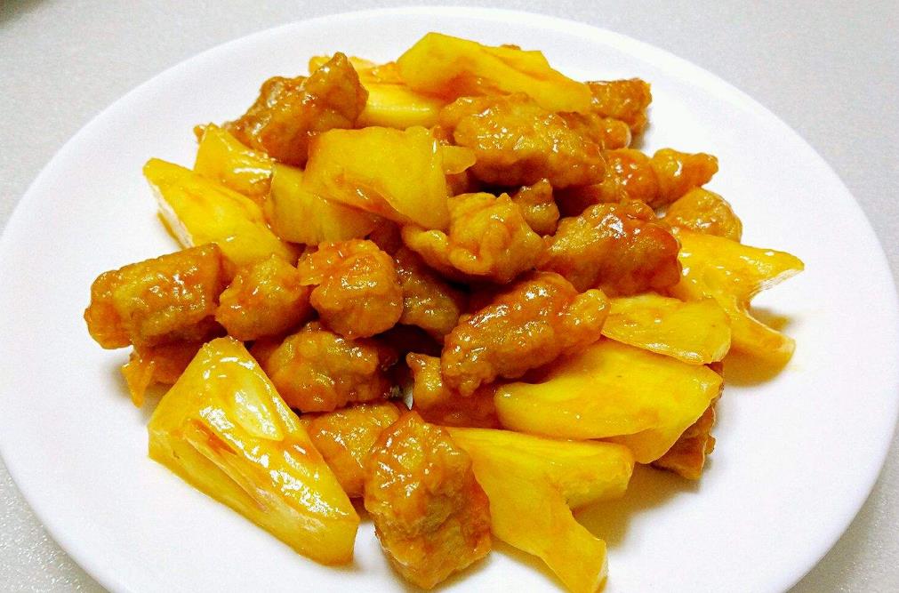 外酥里嫩的菠萝咕咾肉,酸甜开胃色香味俱全,老人小孩都喜欢__财经头条