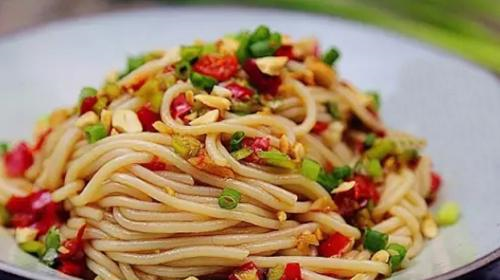 凉面吃烦了试试这道凉拌米粉香辣味美爽滑筋道比面条好吃