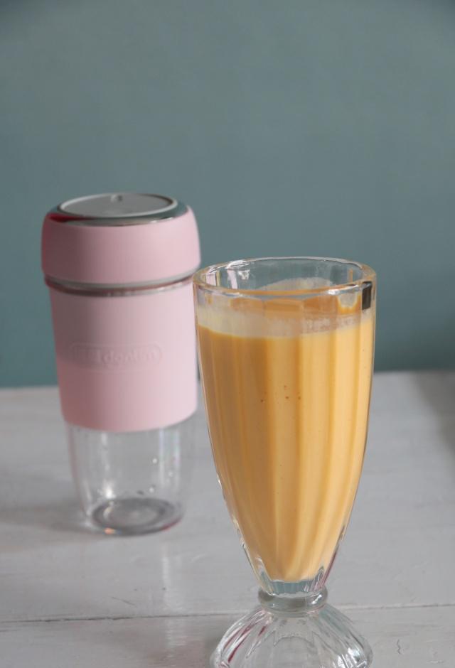 教你在家制作水果奶昔,每天早餐喝一杯,清肠助消化,妥妥小美女