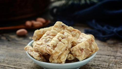 自制花生酥糖1碗花生半碗白糖酥脆不粘牙我家经常做