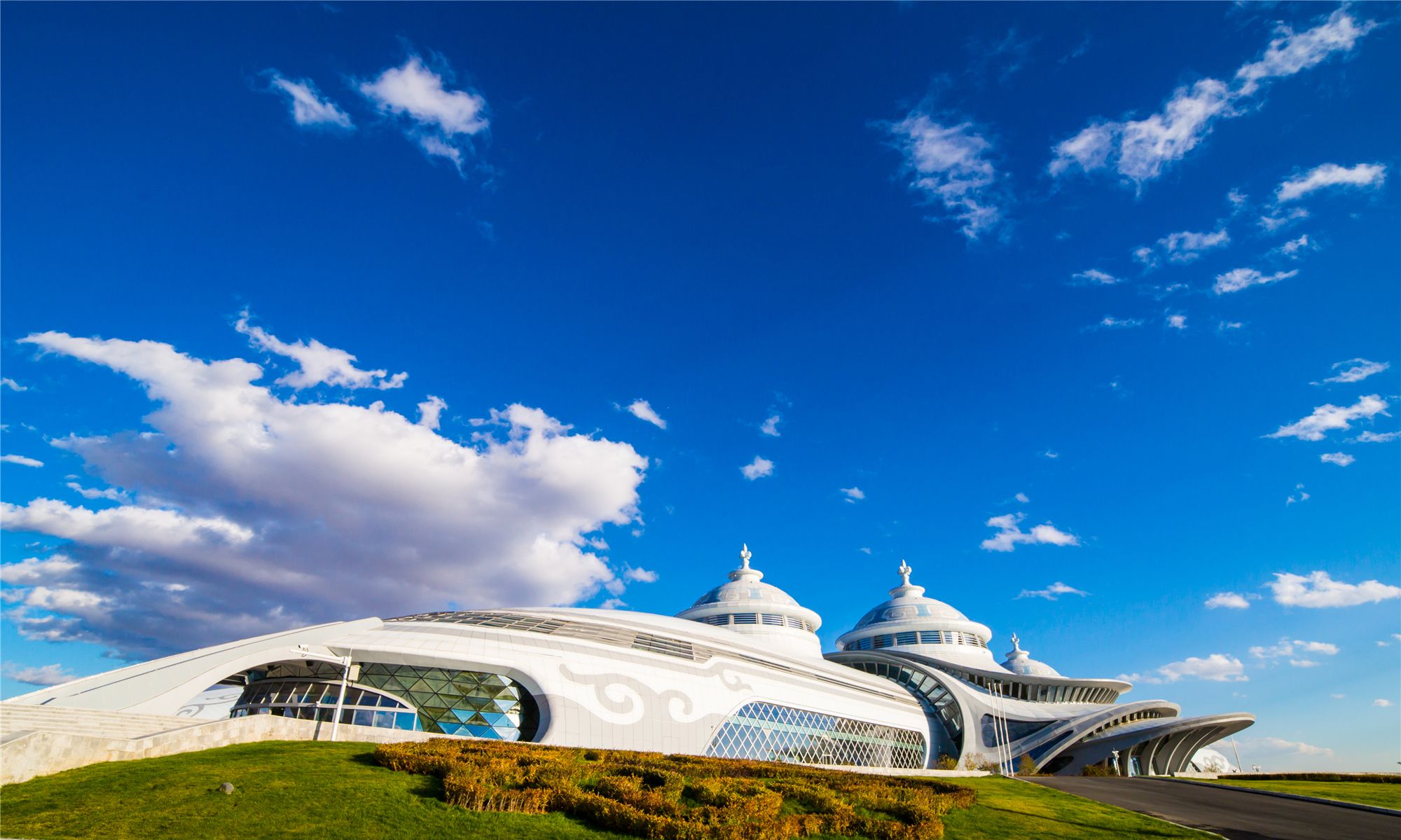 呼和塔拉草原是离呼和浩特市区最近的草原有国内最大的蒙古包
