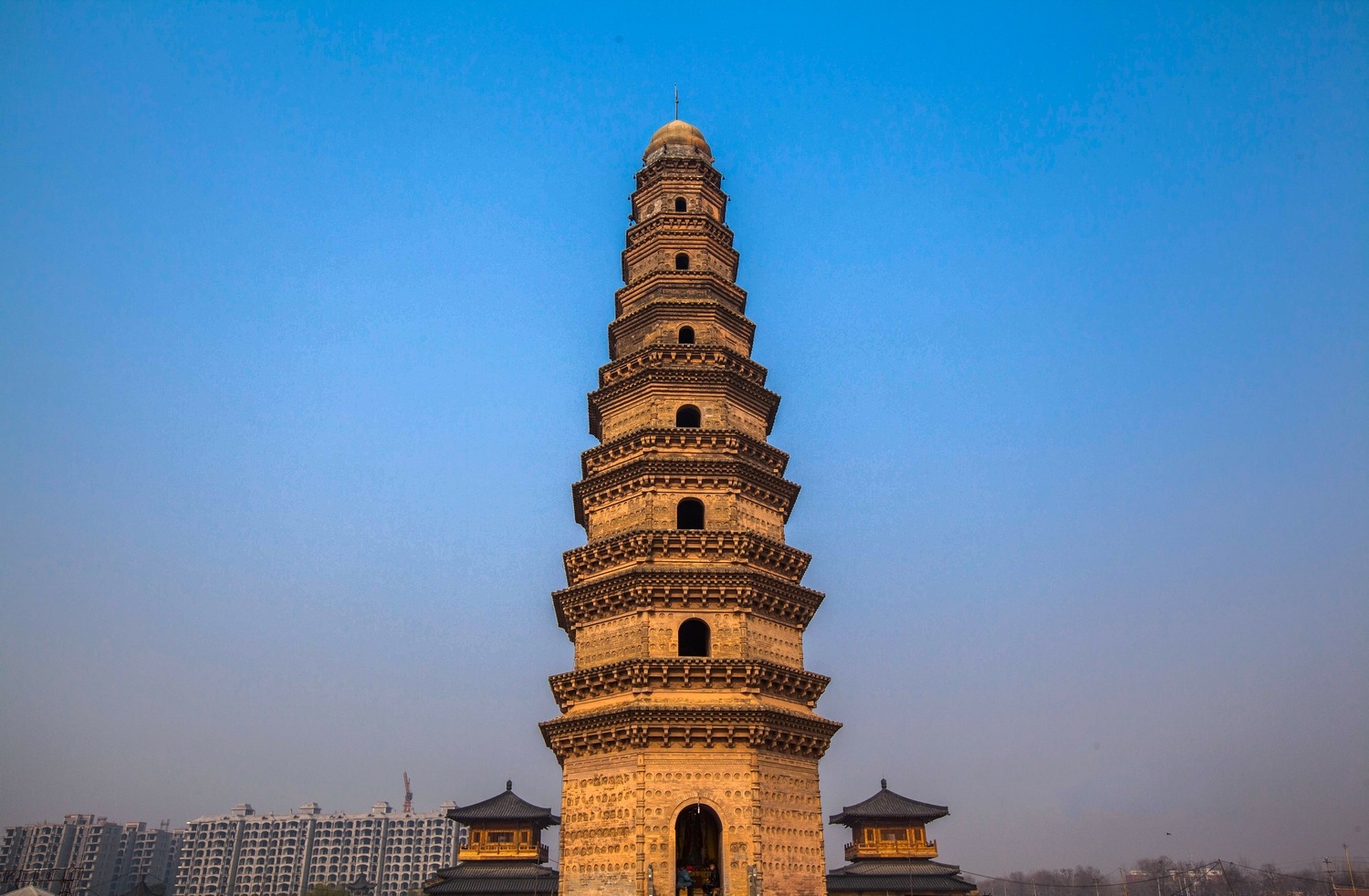 河南一座古塔,有1100多年历史,曾遭到雷击,高达43米_高清图集_新浪网