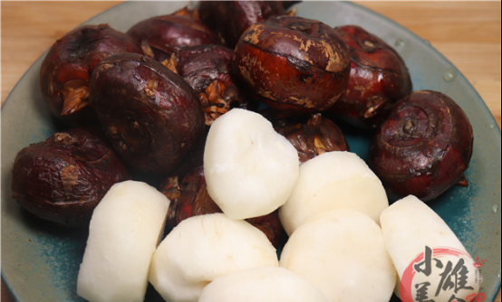 才知道马蹄去皮这么简单放锅里蒸一蒸一秒一个干净又完整