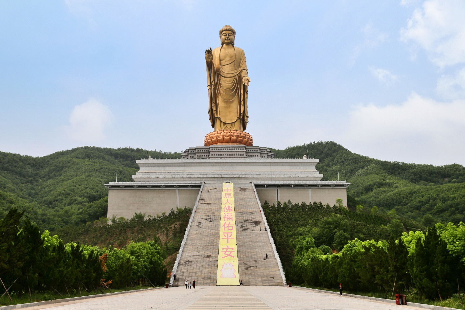 我国人气最高的3大佛像,一个创造了纪录,一个是三亚南海观音