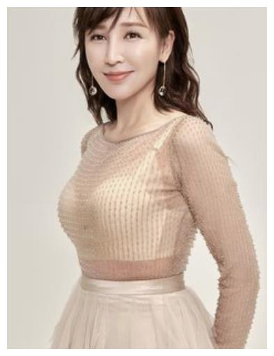 19岁的她遇见对的人地下室生下三胎丈夫用七部剧捧她