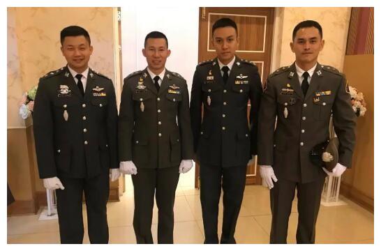 中尉,婚礼告白的时候曾说:我承诺会好好照顾她,也许比不上巴贾少校,我