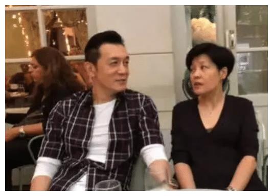 李咏离世4年,再看哈文的状况,才明白嫁给李咏是最好的选择休闲区蓝鸢梦想 - Www.slyday.coM 李咏离世4年,再看哈文的状况,才明白嫁给李咏是最好的选择休闲区蓝鸢梦想 - Www.slyday.coM