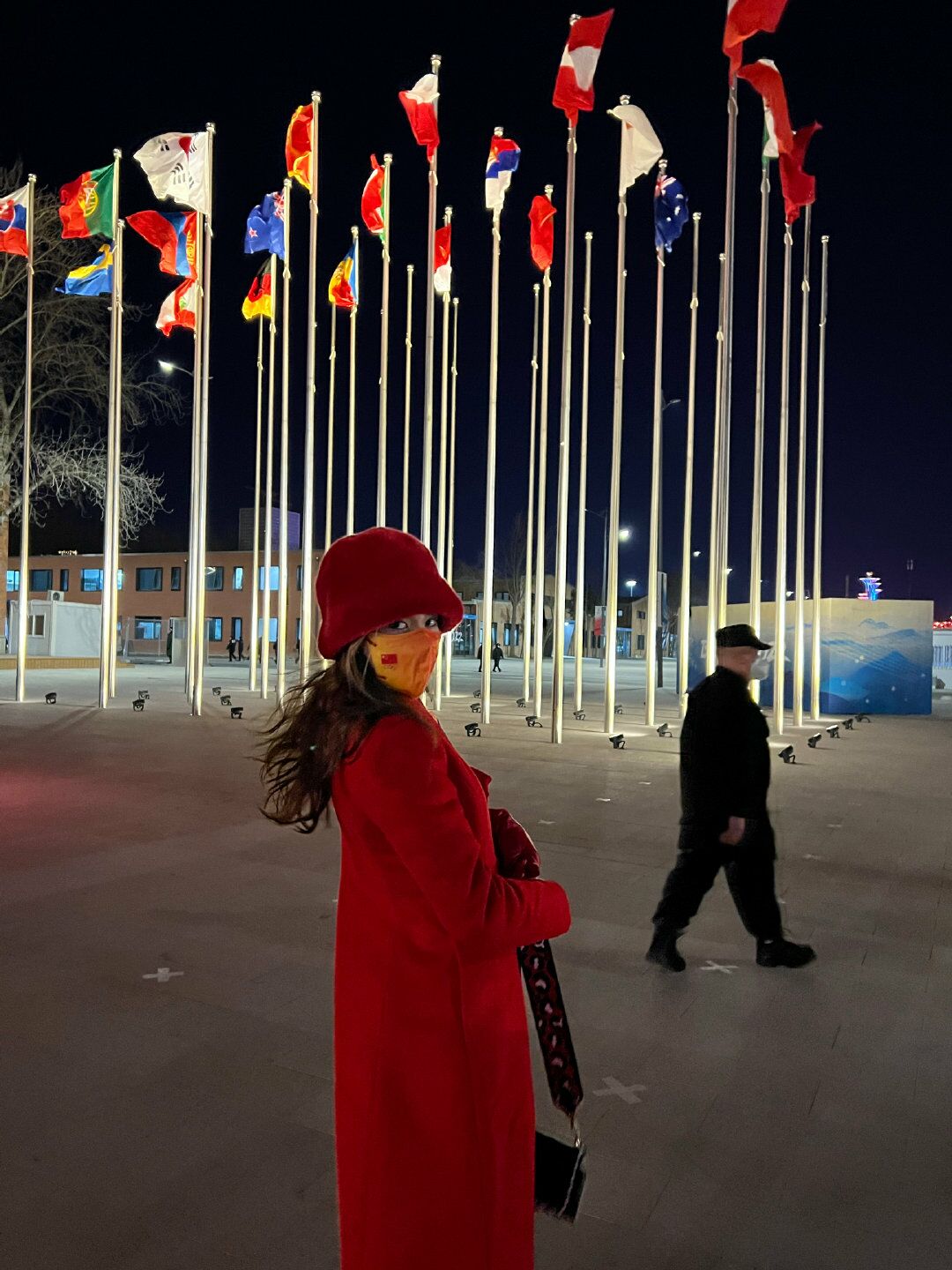 谷爱凌晒冬奥会开幕式照，曾脱外套秀弹跳，央视直播她三项比赛休闲区蓝鸢梦想 - Www.slyday.coM