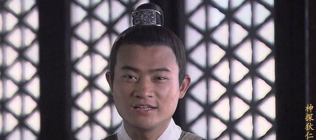 假狄春(动灵)六大蛇首排名第二的"血灵"两姊妹之一,蛇灵第九堂的堂主.