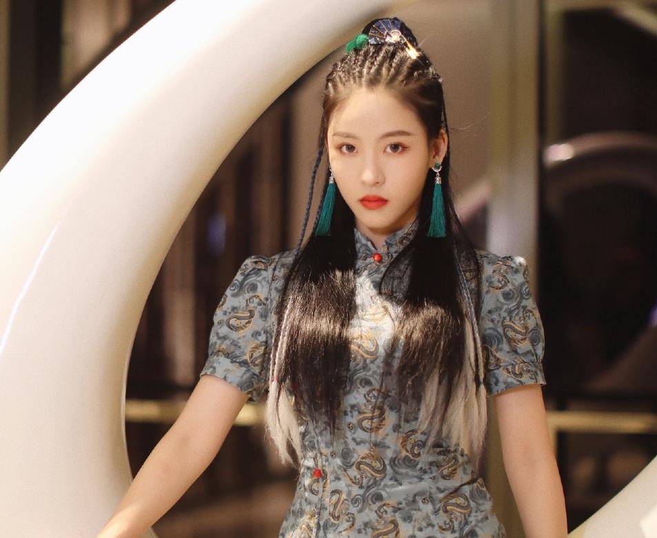 孙芮戴萌同框引热议,二人身高相差一厘米,身材差距却让人意外!