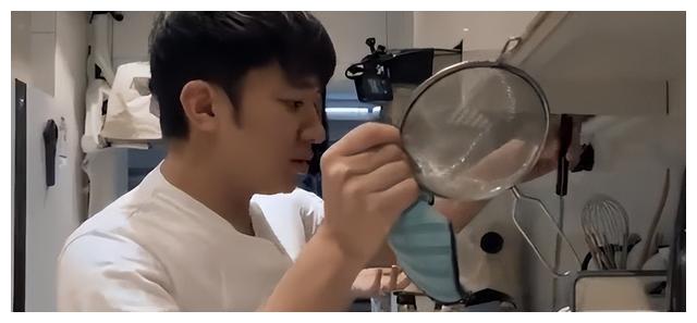 妻子生病被老丈人吐槽神隐,李亚男挺孕肚被数落!称不会生气会哭休闲区蓝鸢梦想 - Www.slyday.coM 妻子生病被老丈人吐槽神隐,李亚男挺孕肚被数落!称不会生气会哭休闲区蓝鸢梦想 - Www.slyday.coM