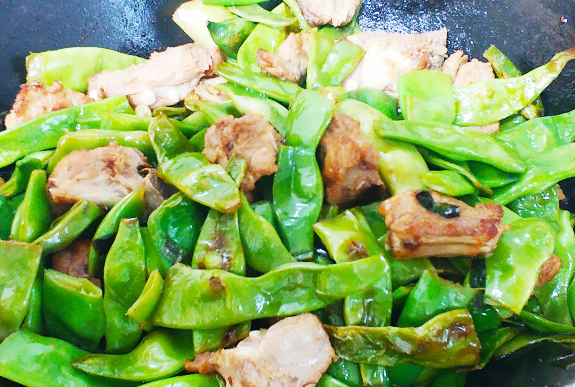 美味的排骨炖豆角,简单好做还好吃,你也做做看