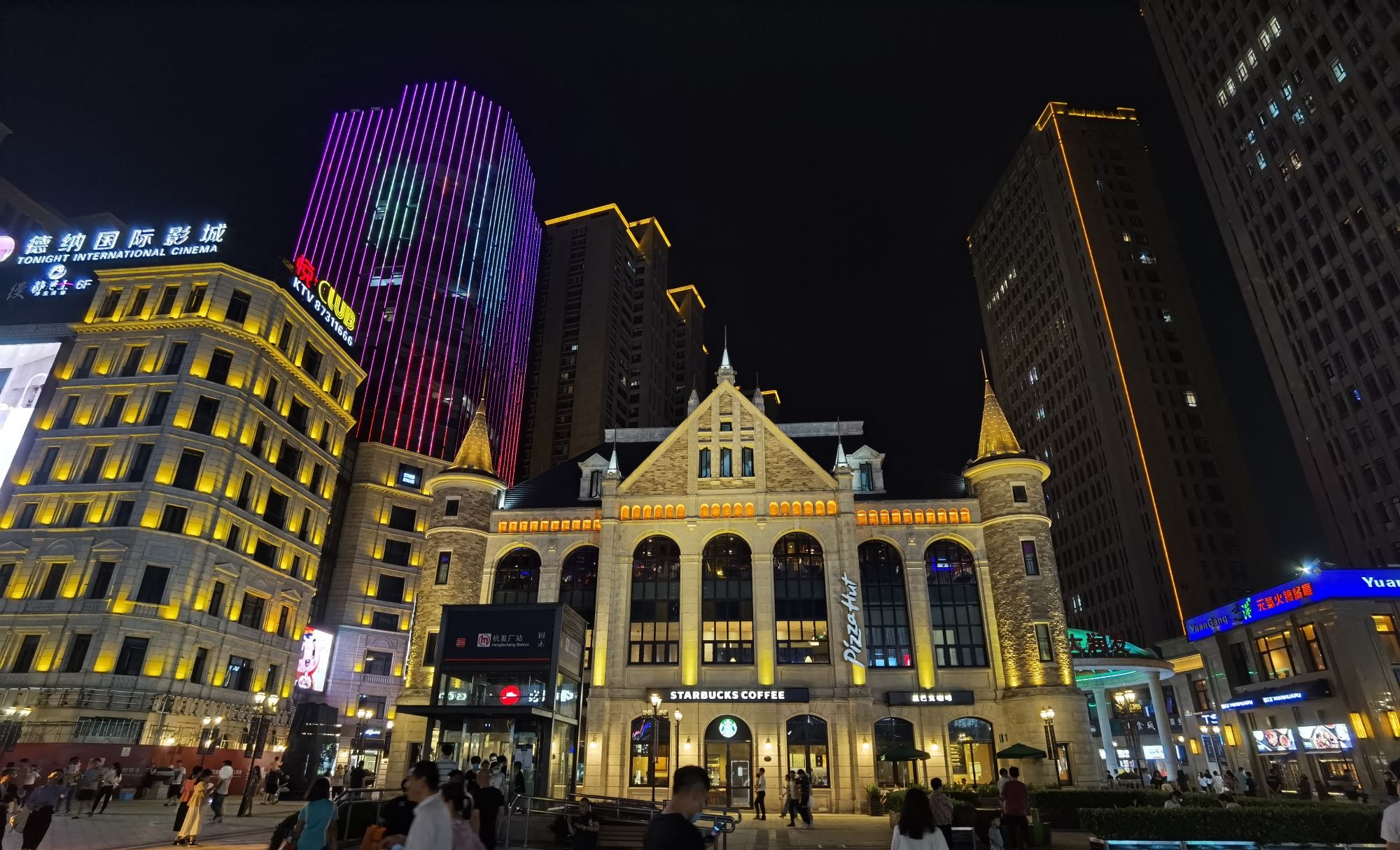 杭州旺角城新天地的夜市地摊是井然有序的秘诀在哪里,一起来看