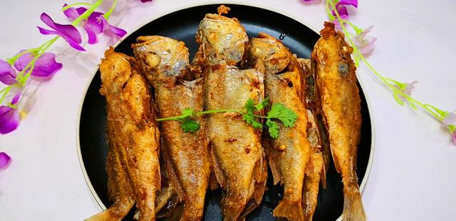 不管炸什么鱼都不要直接下锅炸教你正确做法鱼香不腥不破皮