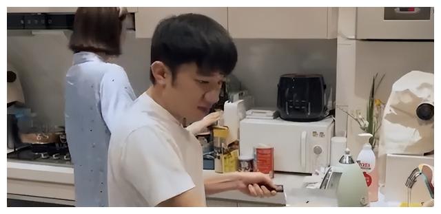 妻子生病被老丈人吐槽神隐,李亚男挺孕肚被数落!称不会生气会哭休闲区蓝鸢梦想 - Www.slyday.coM 妻子生病被老丈人吐槽神隐,李亚男挺孕肚被数落!称不会生气会哭休闲区蓝鸢梦想 - Www.slyday.coM