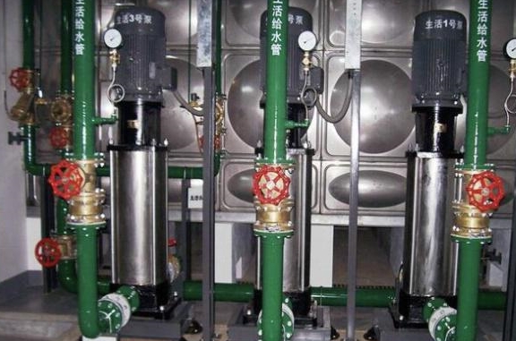 知道自来水都是通过自来水厂,把水处理完以后,通过管道输送到各个小区