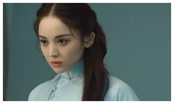 《十二谭》定妆花絮曝光,换上旗袍的她腰和头一样宽