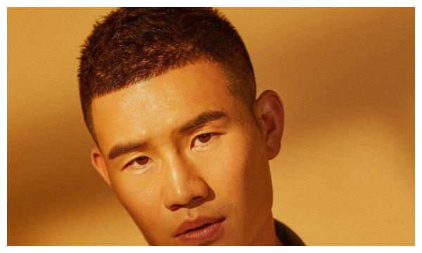 嘎子哥算是嫁入豪门,小兵张嘎老婆原来是她,家族背景强大