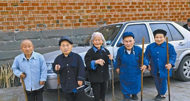 四川矮人村:老人普遍80厘米,却不是患有侏儒症,而是吃出来的休闲区蓝鸢梦想 - Www.slyday.coM 四川矮人村:老人普遍80厘米,却不是患有侏儒症,而是吃出来的休闲区蓝鸢梦想 - Www.slyday.coM