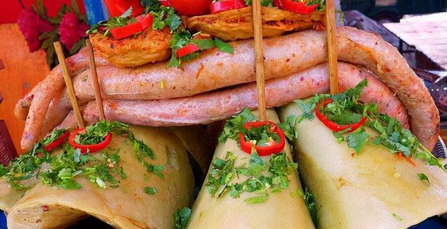 面肺子最早起源于新疆伊犁,虽然只有三四十年的历史