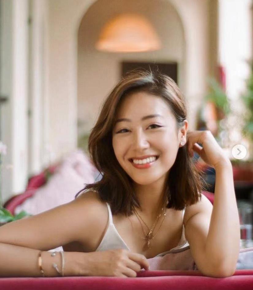 前港姐季军丁子田正式移居英国发展引起网友热议