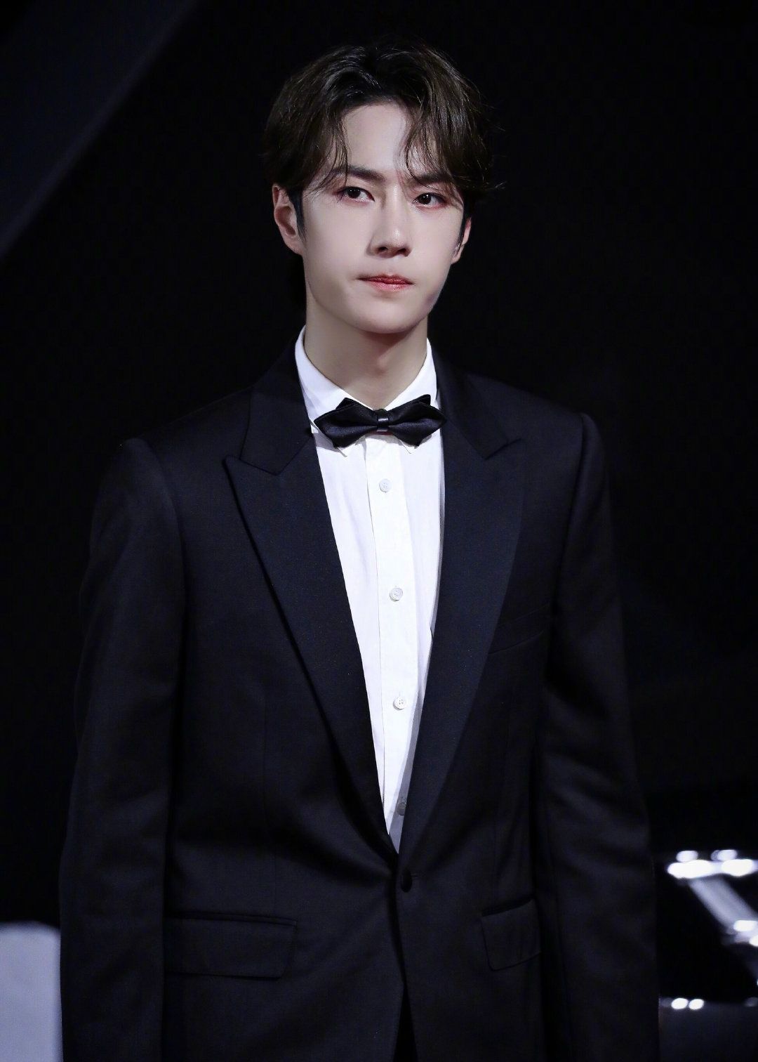 王一博西装杀超a,优雅绅士又气场十足,有没有秒杀到你_高清图集_新浪