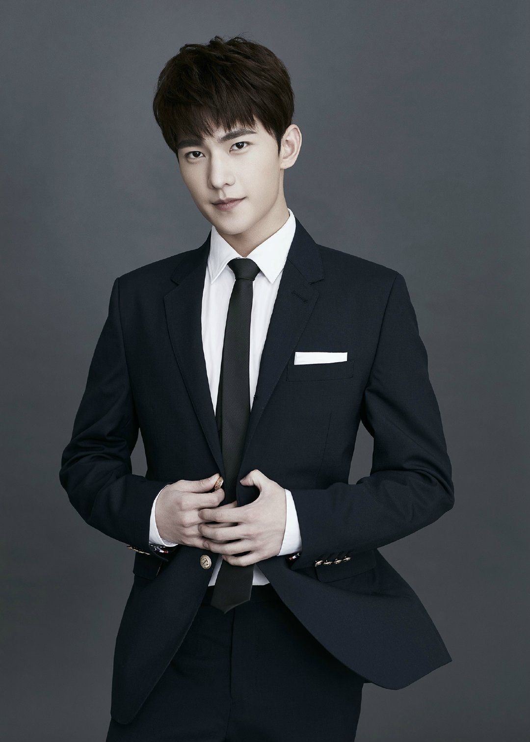 国内男明星谁最符合你心中的霸道总裁形象_高清图集_新浪网