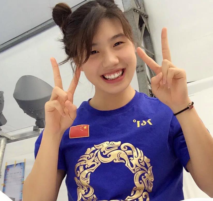 超高颜值获得称赞|张宇飞|张玉飞|蝶泳_新浪新闻