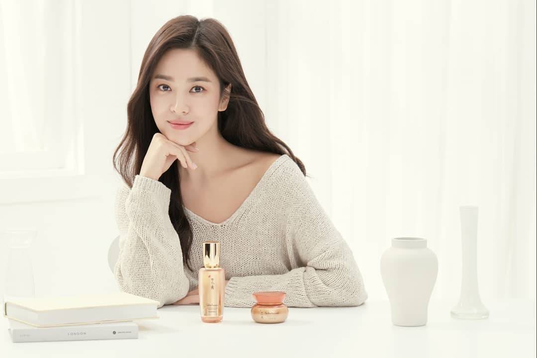 宋慧乔终于更新美照白色针织衫清新美好祝乔妹生日快乐