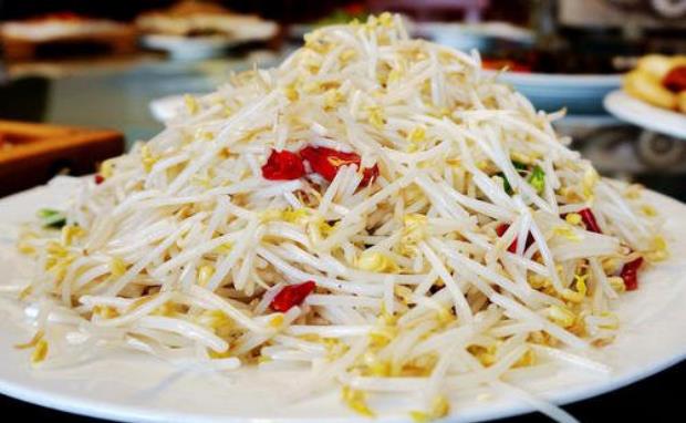 美食严选:炒绿豆芽,大骨海带汤,蒜蓉辣酱炒虾,冬瓜烧肉的做法