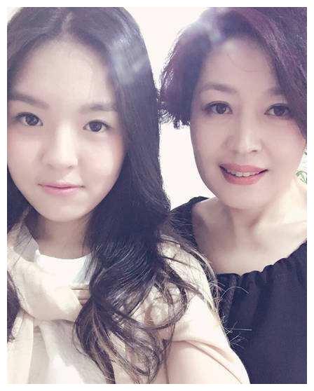 李咏离世4年,再看哈文的状况,才明白嫁给李咏是最好的选择休闲区蓝鸢梦想 - Www.slyday.coM 李咏离世4年,再看哈文的状况,才明白嫁给李咏是最好的选择休闲区蓝鸢梦想 - Www.slyday.coM