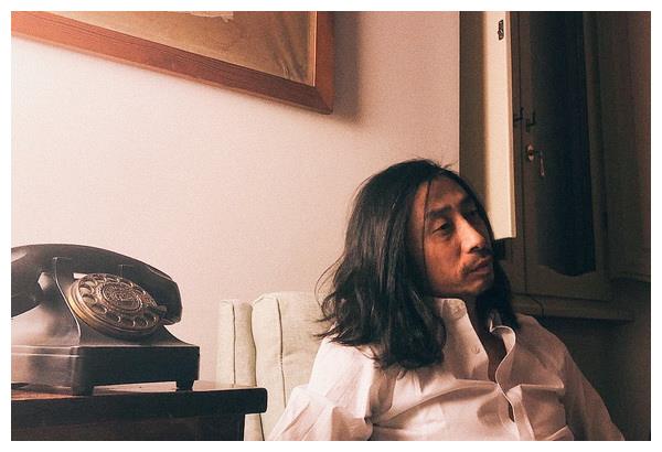 谢天笑《笼中鸟》mv上线 二十周年自选辑曲目引热议