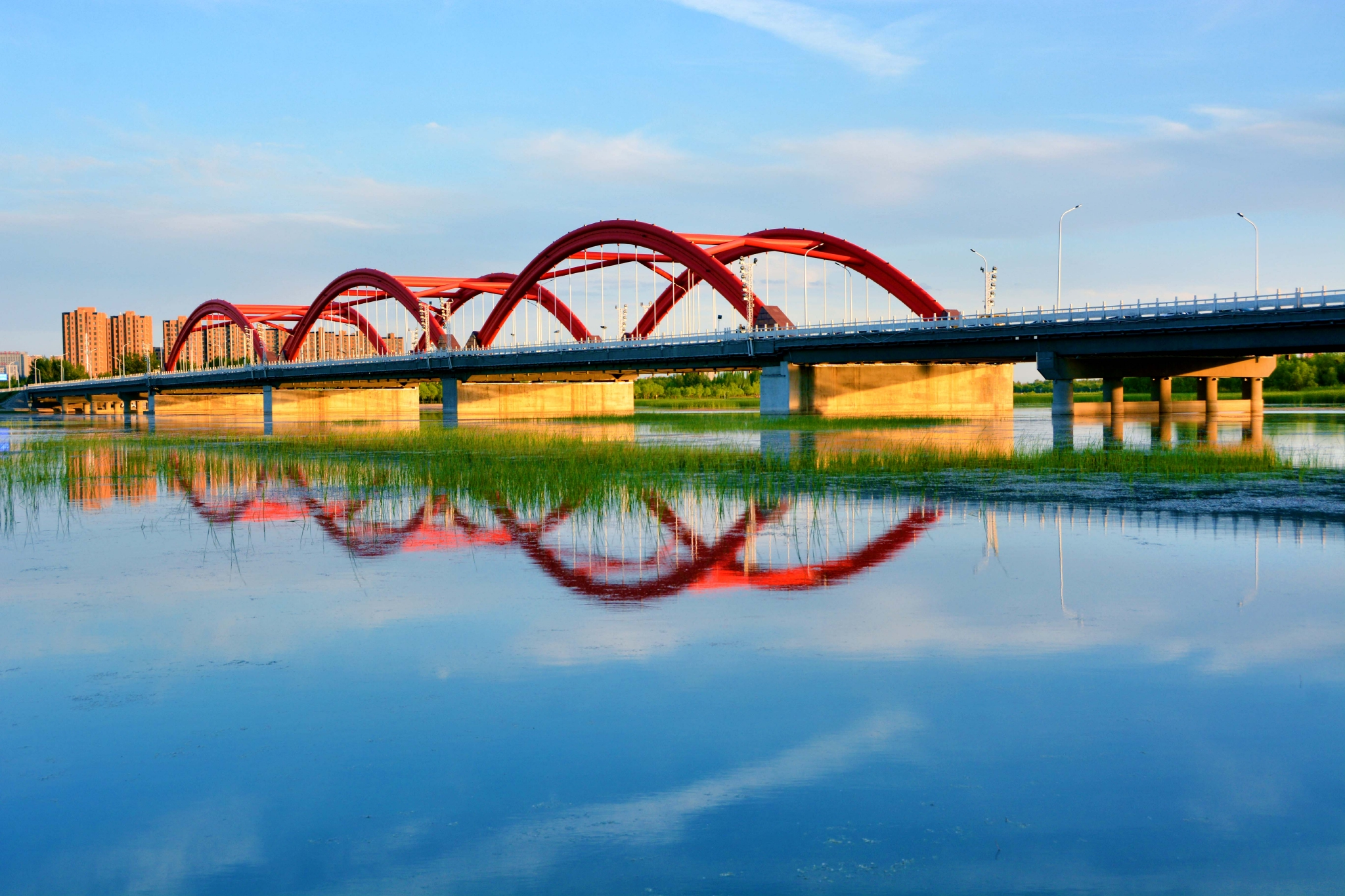 金光穿过通辽市彩虹桥原创拍摄