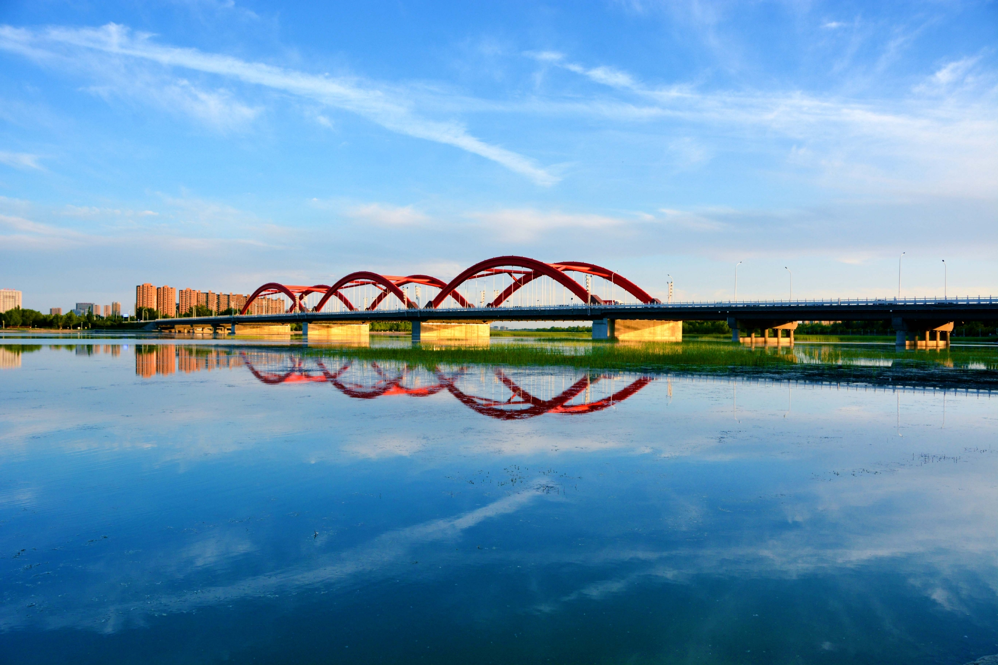 金光穿过通辽市彩虹桥原创拍摄