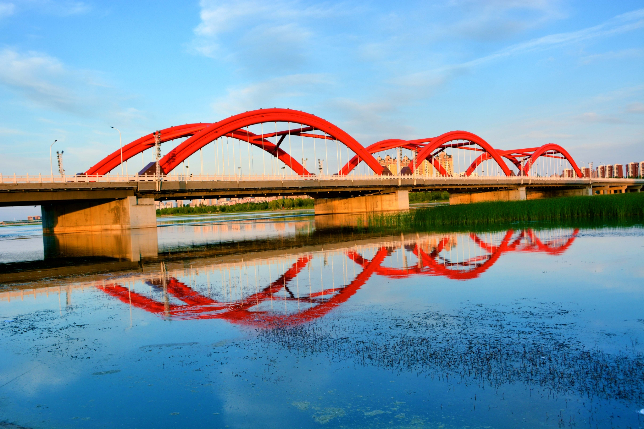 金光穿过通辽市彩虹桥原创拍摄