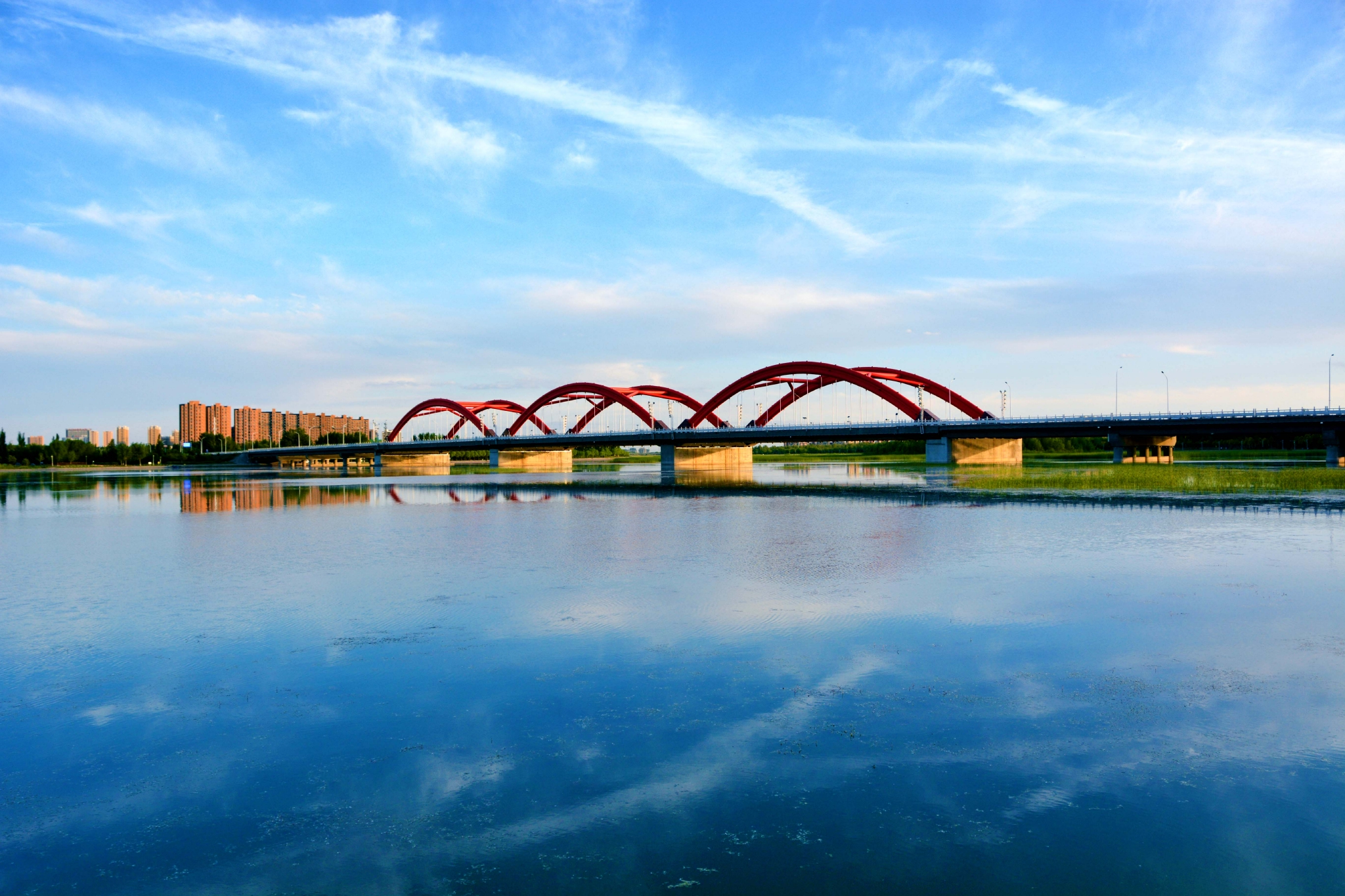 金光穿过通辽市彩虹桥原创拍摄