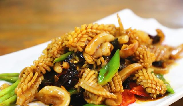 鱿鱼的家常做法,鲜辣开胃,制作简单,学会这个方法,秒变大厨|鱿鱼|家常