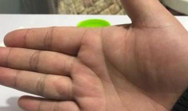 "手如干姜,家道必昌",百年难得一遇的女人手相,注定富得流油