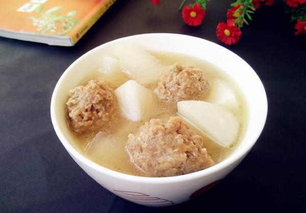 白萝卜肉丸子汤的营养传统做法鲜香可口营养开胃做法简单