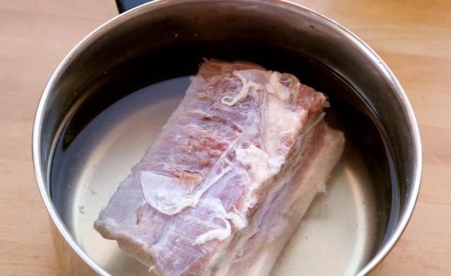 这才是猪肉最过瘾的吃法,做法简单,入口即化肥而不腻,太好吃了