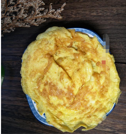 煎鸡蛋,不能直接下油锅,多加1步,蓬松又酥脆,香飘满屋